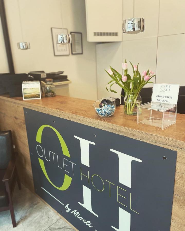 Outlet Hotel Метцинген Екстер'єр фото