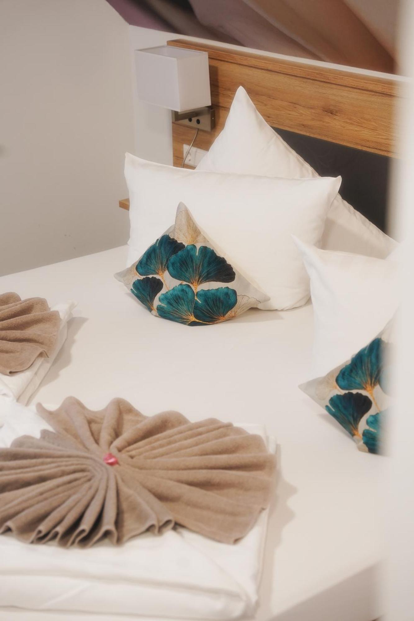 Outlet Hotel Метцинген Екстер'єр фото