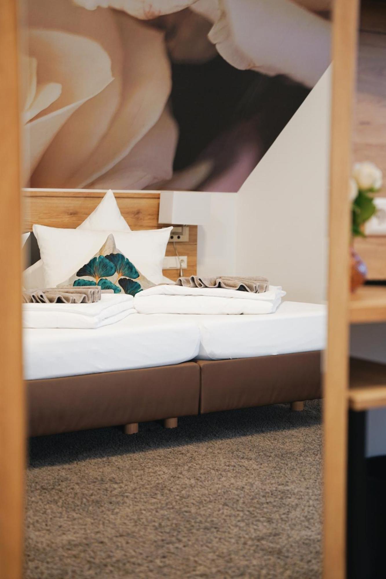 Outlet Hotel Метцинген Екстер'єр фото