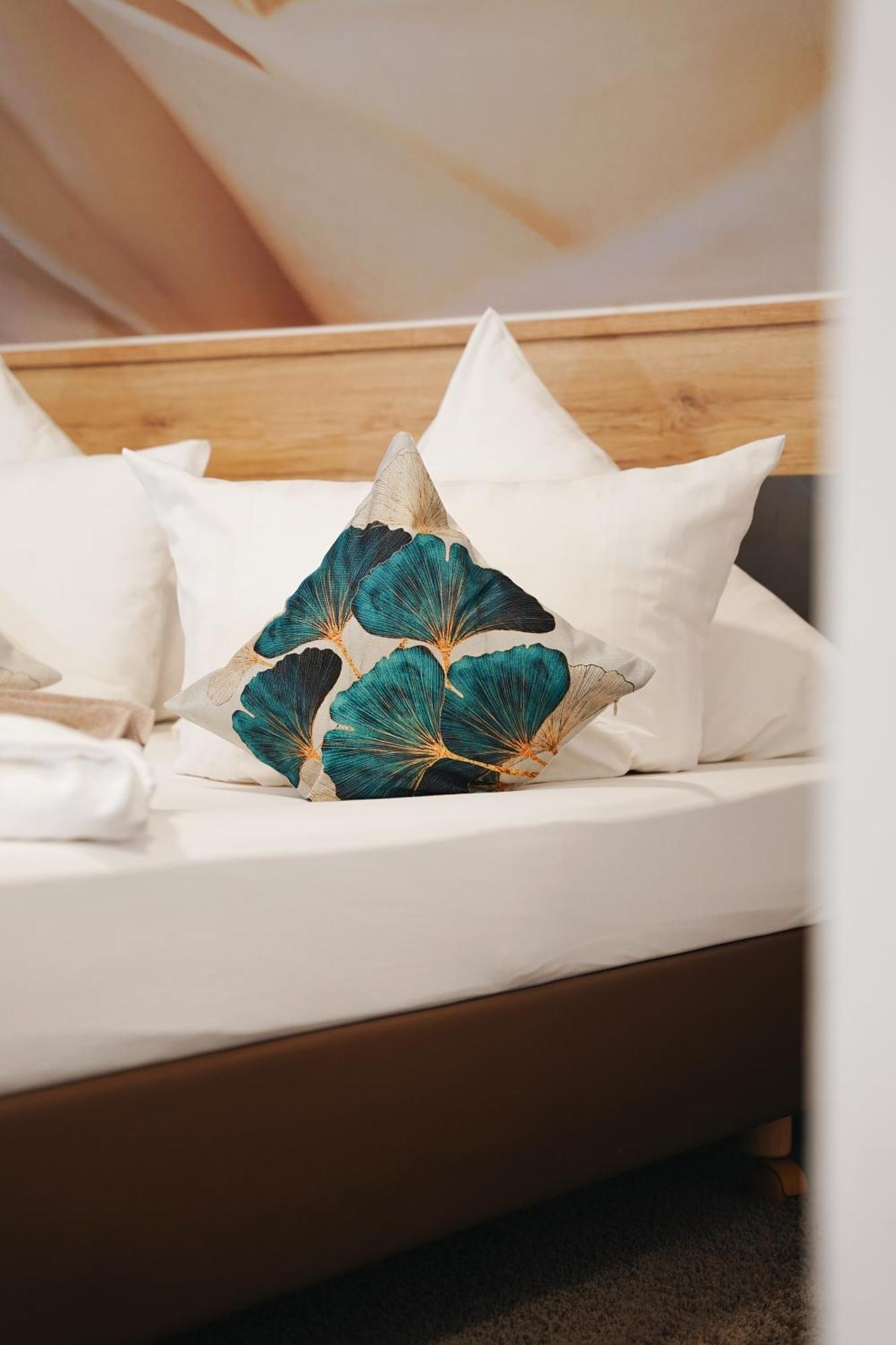 Outlet Hotel Метцинген Екстер'єр фото