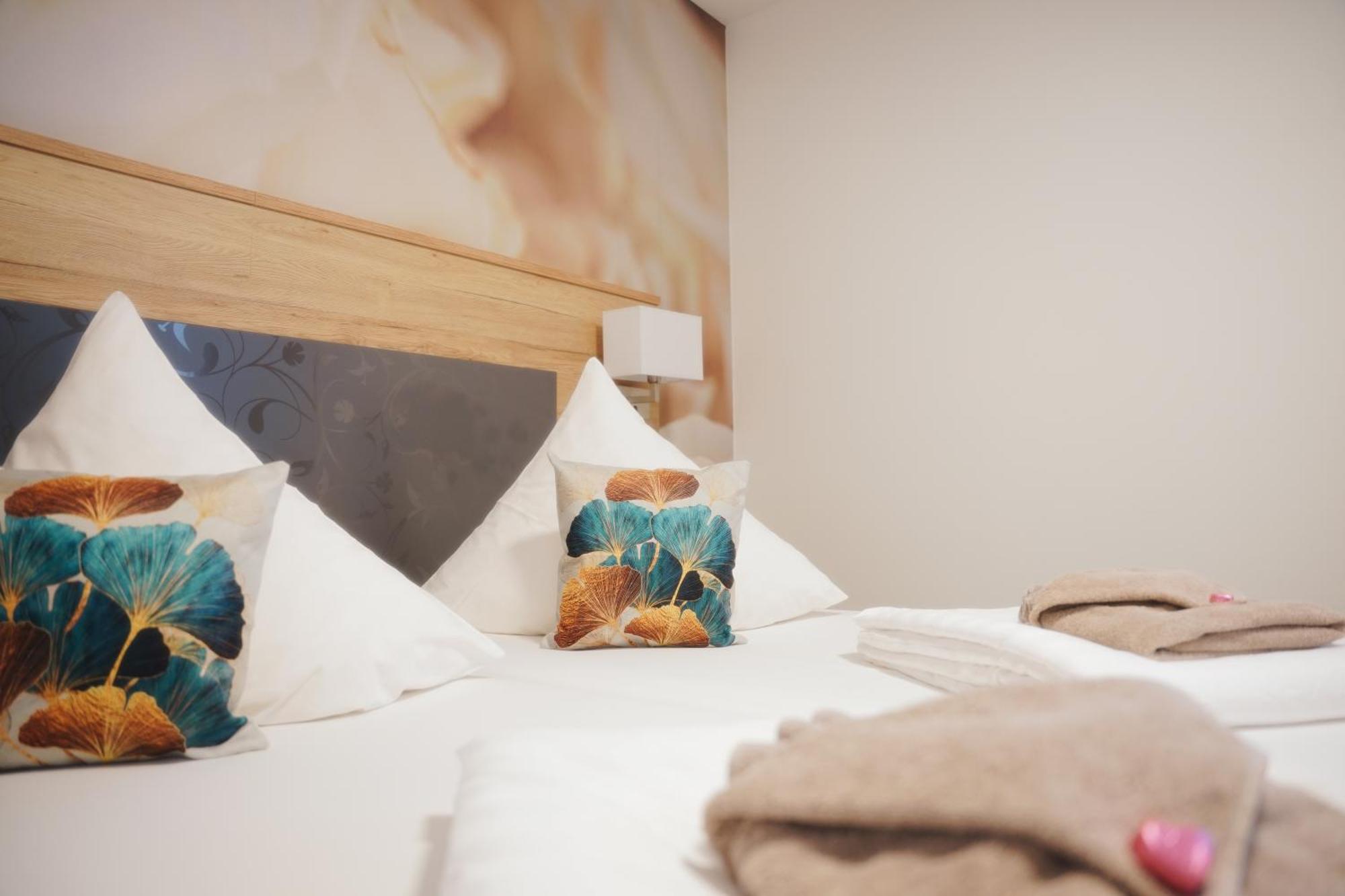 Outlet Hotel Метцинген Екстер'єр фото