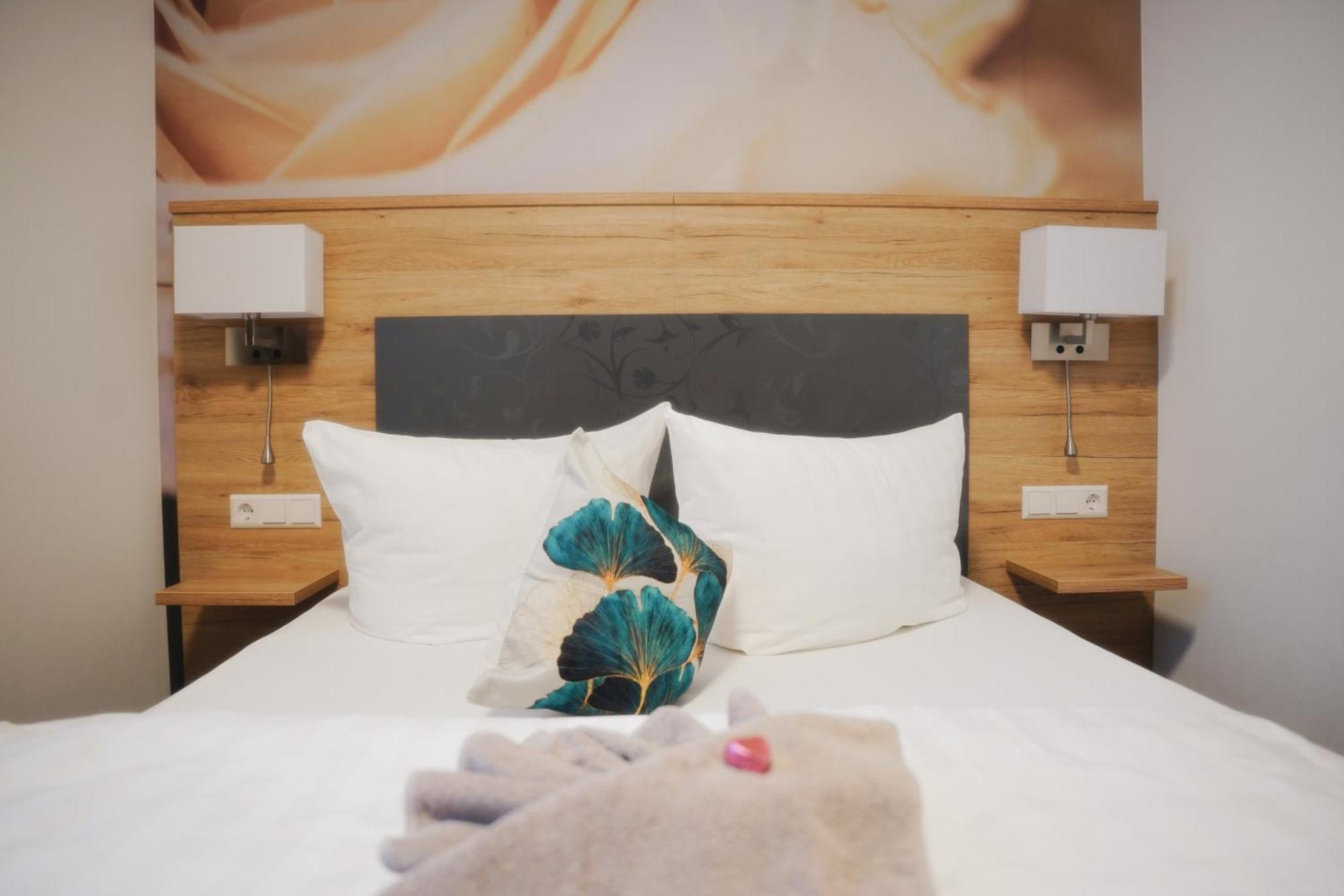 Outlet Hotel Метцинген Екстер'єр фото